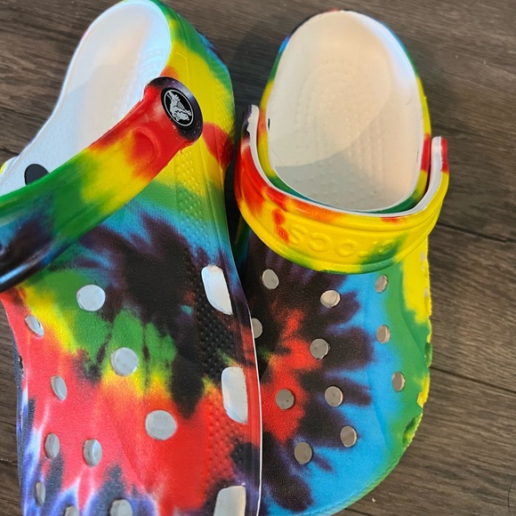 CROCS Red and Blue Sandals with Perforated Design - Picture 3 of 6